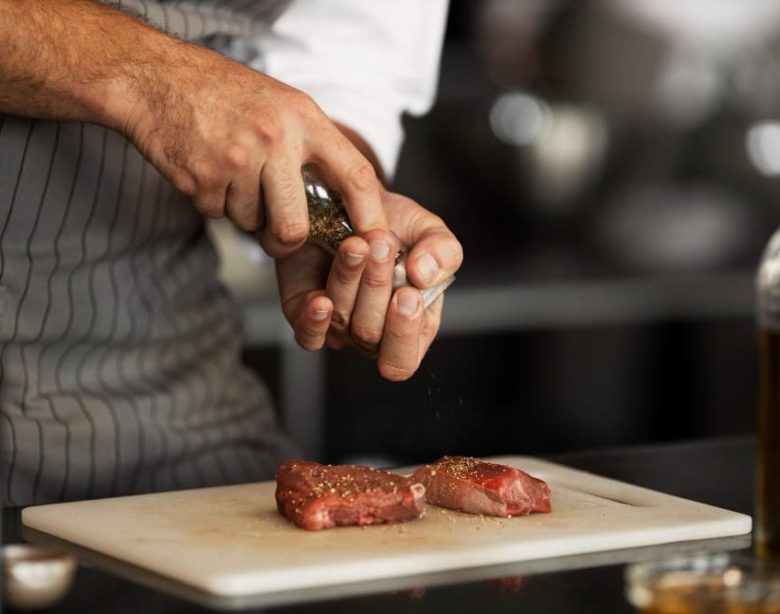 Como manter a crocância da cebola palha por mais tempo em cozinhas de alto giro